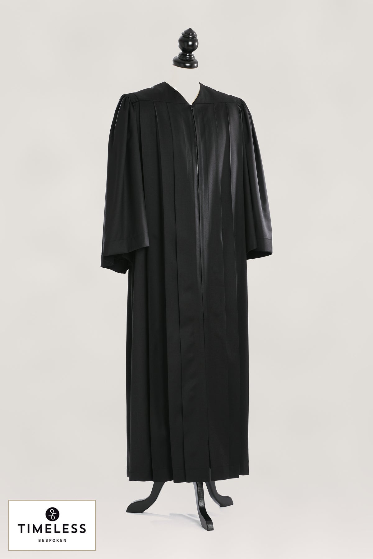 Principal US Judge Robe — Silver Wool / Gold Silk — studio photograph with fabric house mark
