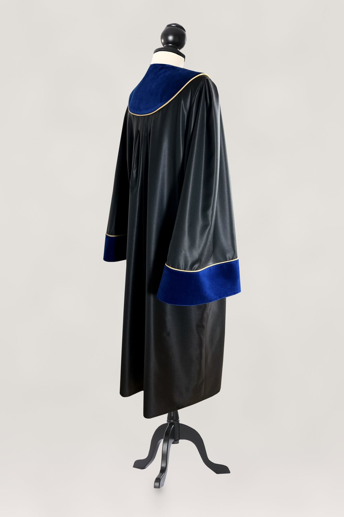 UPC Appeal Robe – Custom Tailored Judicial Robe — bespoke judicial robe, handcrafted in Bavaria (view 2)